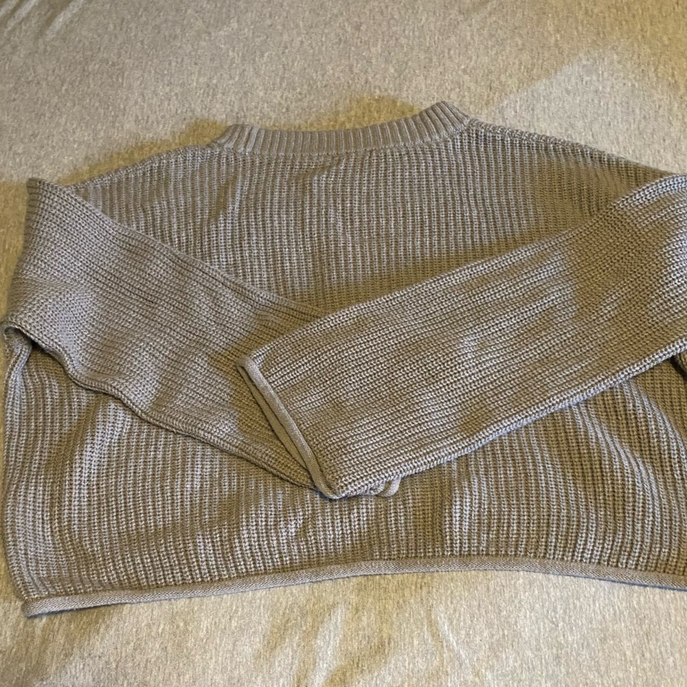 Cropped knitted flowy long sleeve. Size XXL